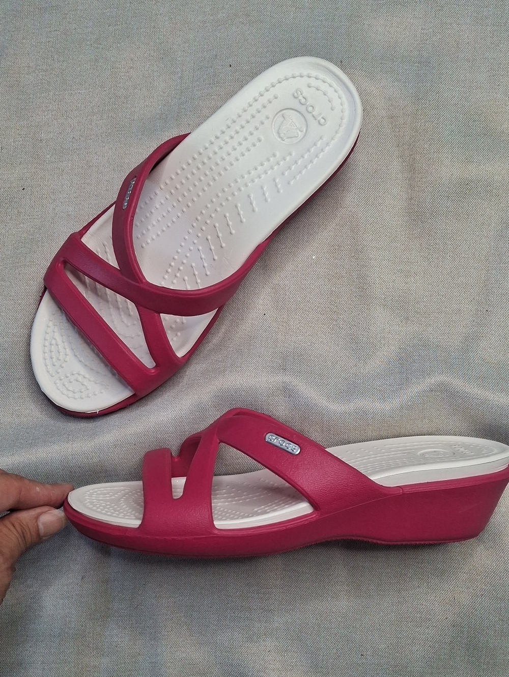CROCS Women's Raspberry and White Wedge Slides